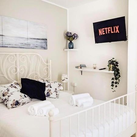 Torre Dalu' - A Due Passi Dalla Spiaggia Di Porta Vecchia, Con Terrazzo Privato E Netflix Monopoli Bagian luar foto