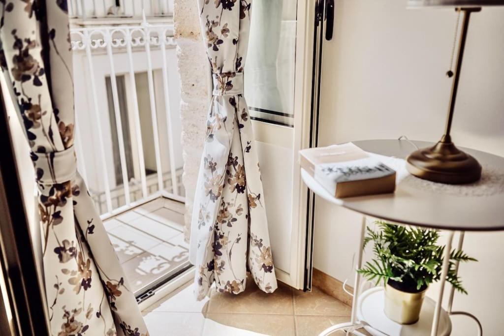 Torre Dalu' - A Due Passi Dalla Spiaggia Di Porta Vecchia, Con Terrazzo Privato E Netflix Monopoli Bagian luar foto